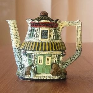 Vintage Hometown Teapot Cottages Miniature General Store